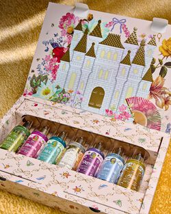 Disney Princess 7-piece Mini Fine Fragrance Mist Sampler Gift Set image number null